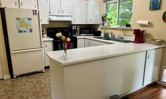 Regional District of Nanaimo House | Reduced rate long-term vacation rental if you can keep our lovely cat company