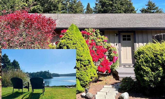 Langlois House | Redwood Guesthouse- Charm on lake & 5 min to beach
