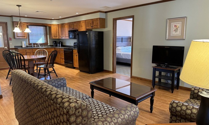 Colliersville Apartment | Redwood Inn & Suites - Apartment C - impeccably clean motel between CDP & ASV