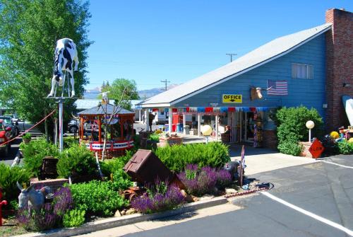 Bridgeport Hotel | Redwood Motel