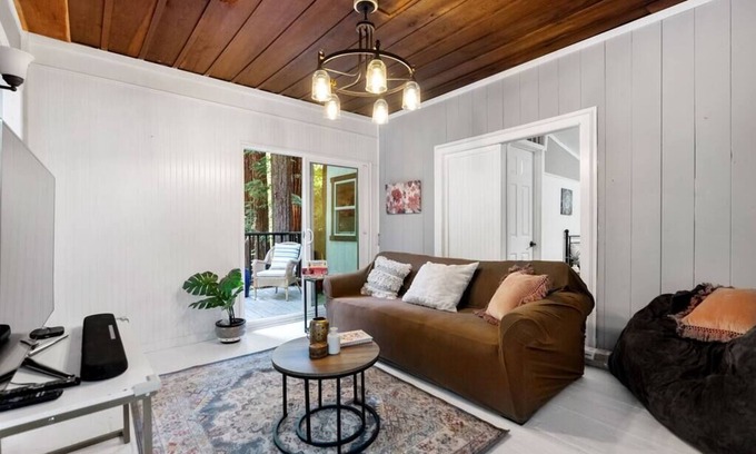 Brookdale House | Redwoods near Los Gatos and Santa Cruz beach