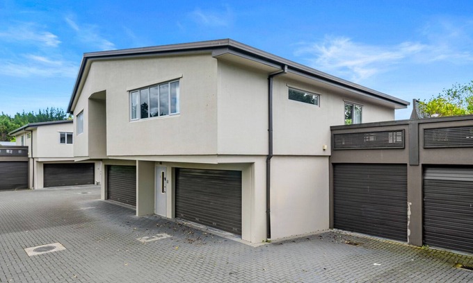Lynmore House | REDWOODS RETREAT - ROTORUA HOLIDAY APARTMENT in Rotorua