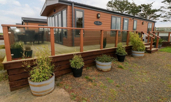Hasguard Cross Cottage | REEF RETREAT, pet friendly, character holiday cottage in Little Haven