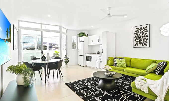 Cairns North Condo | Reefside at 201 Lake Street- Stylish City Apartment with Pool & Balcony Near Esplanade