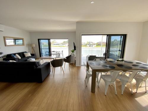 Port Macquarie Villa | Reflections on the water