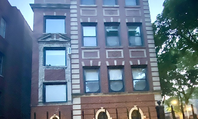 Greater Grand Crossing Apartment | Refreshingly Classic, Yet Charming 2200 sq. ft. Apartment Home Away From Home