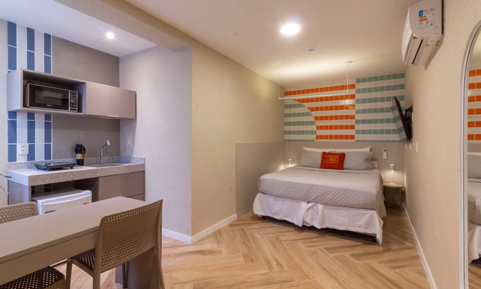 Leme Apartment | Refuge a few steps from Copacabana Beach | Q15