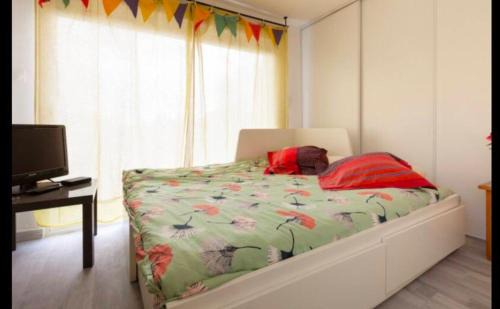 Plouedern Apartment | Refuge des voyageurs - chambre suite et cuisine en rdc