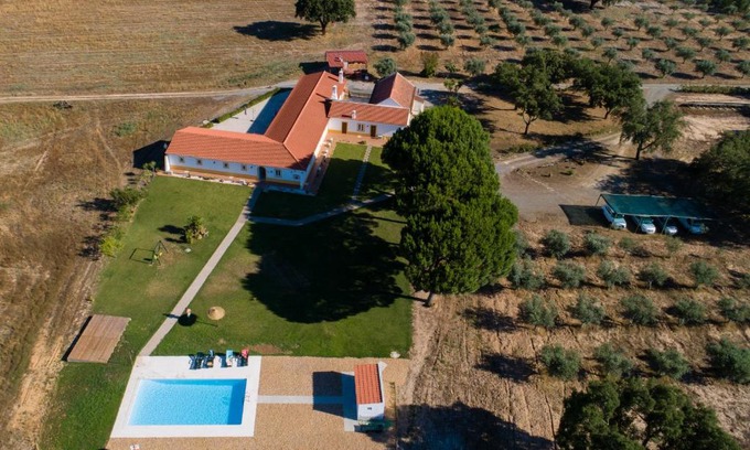 Ermidas-Sado House | Refugio Das Origens