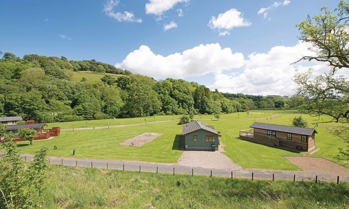 Whitfield Ski Chalet | Refurbished in 2022. Boutique and spacious contemporary timber lodge.