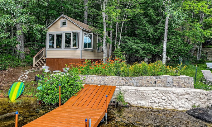 South Casco Apartment | Refurbished waterfront 1950s cabin with sauna, firepit, grill & kayaks - dogs ok