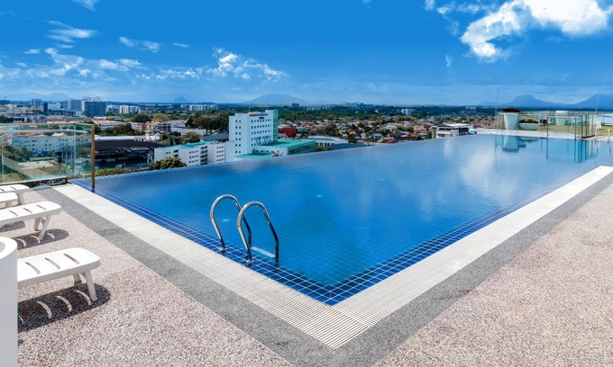Batu Lintang Hotel | Regatta Stay Kozi Square Kuching