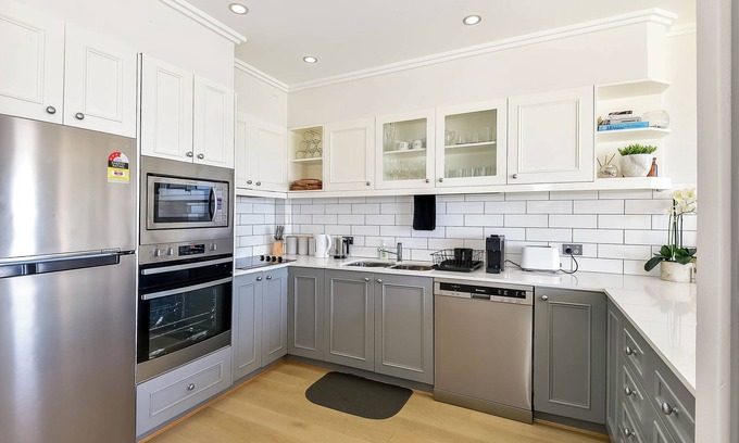 The Entrance North Apartment | Regency Court - Absolute Beachfront