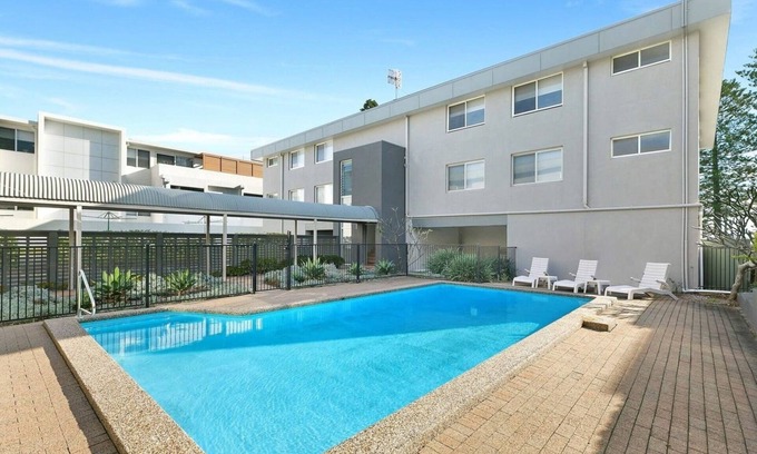 The Entrance North Apartment | Regency Court 4