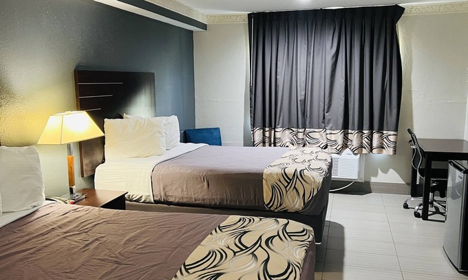 North Shore Hotel | REGENCY INN & SUITES