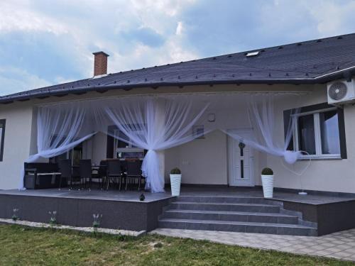 Szigetszentmiklos Apartment | Reginahouse