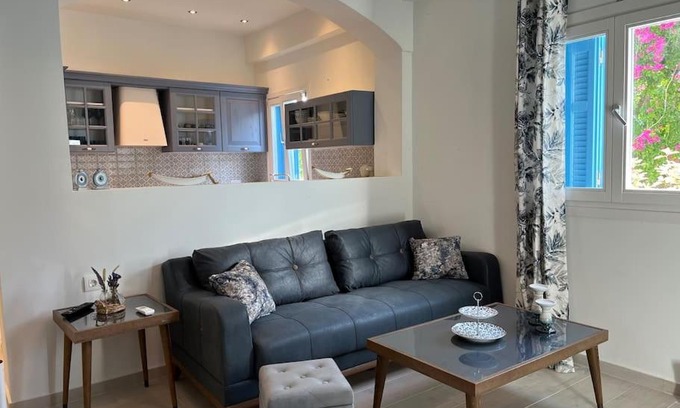 Fiskardo Apartment | Reginas Studios & Apartments- Blue Flower apartment