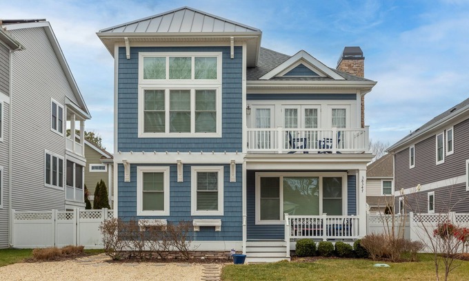 Dodds Addition House | Rehoboth Beach or Dewey Beach Clean/Airy 5BR Home Sleeps 14