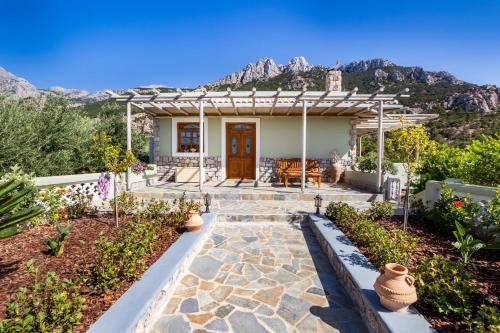 Lefkos House | Reisis Family Residence