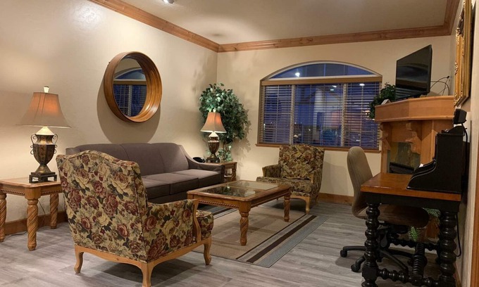 Midway Villa | Rejuvenate in Mtn Villa~Mineral Hot Spring|Spa|Sauna Villa 2076-2