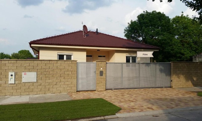 Velky Meder House | Rekreačný dom Flóra