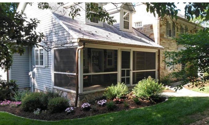 Steelville House | Relax and enjoy this unique and quiet space