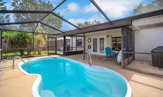 Brandon House | Relax and Recharge, Mins to HCA Brandon & Tampa, Private Pool, Work-Friendly