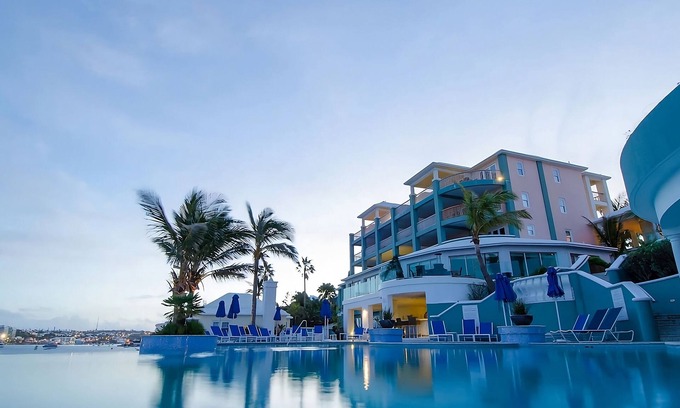 Paget Hotel | Relax and Unwind! 4 Comfortable Units, Outdoor Pool, FREE Parking, Near Aboretum