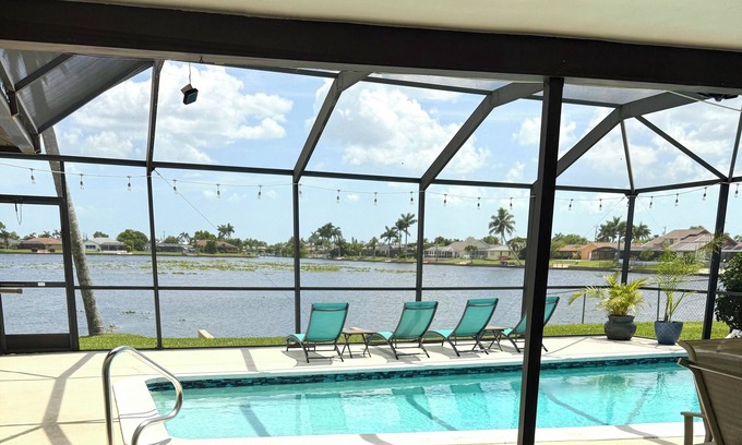 Pelican House | Relax and Unwind, kayak the lake, Near Sanibel,Matlacha, Ft Myers Beach, 3bed2ba