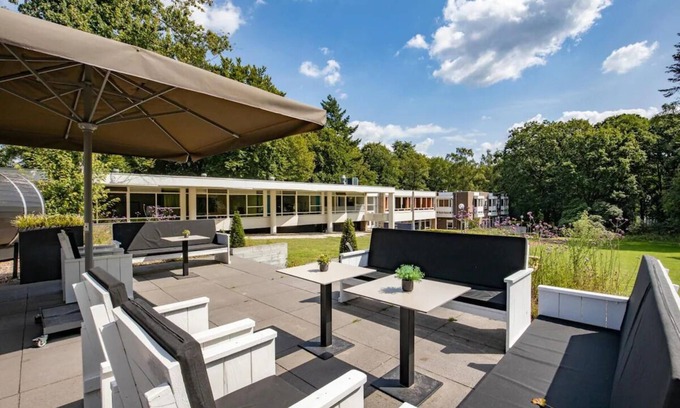 Zon en Schild Hotel | Relax and Unwind on the Garden Terrace, with Golf Nearby and Free Parking