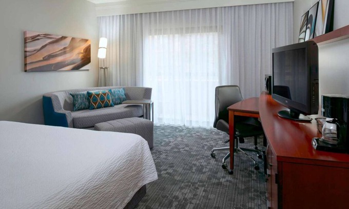 Waldron Hotel | Relax and Unwind! Pet-Friendly Unit, Indoor Pool, Close to Zona Ross Mall!
