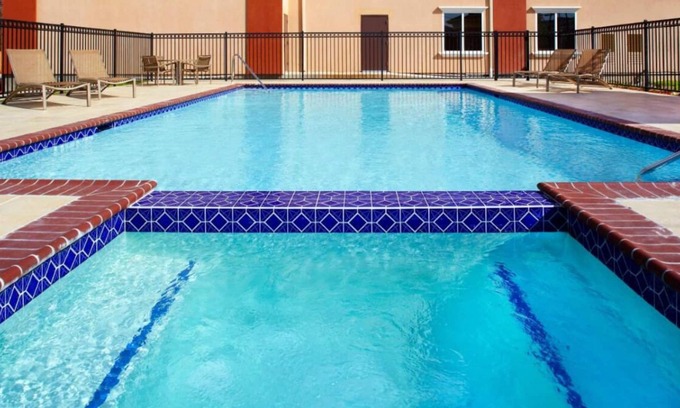 Southeast Houston House | Relax and Unwind! Swimming Pool, 4 Family-Friendly Units, FREE Parking