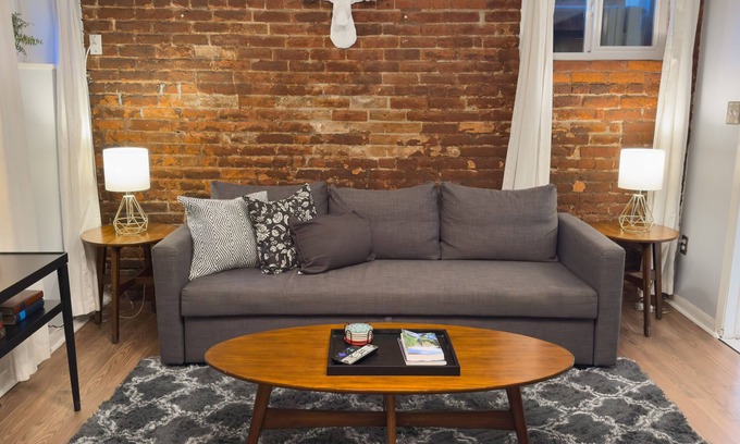 Cheesman Park House | Relax at a Cozy Garden Apt in Leafy Cheesman Park