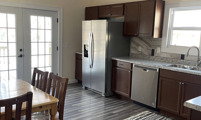 Bettendorf Cottage | Relax at Cozy Oaks Cottage