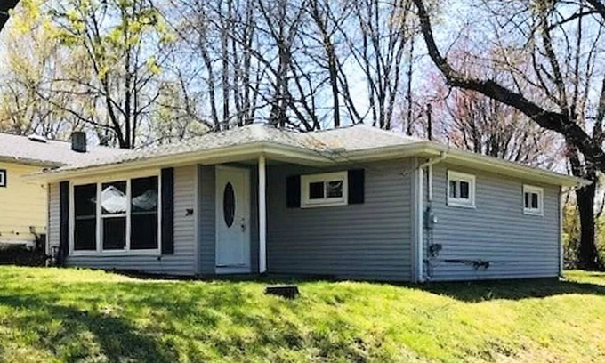 Erie Cottage | Relax at Moon Dogs Getaway!
