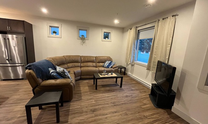 Okanagan-Similkameen House | Relax at the Okanagan Oasis! Walking distance to many amenities.