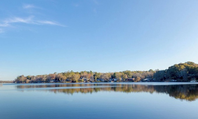 Kathleen Cottage | Relax at this newly updated, quaint LAKE HOME.