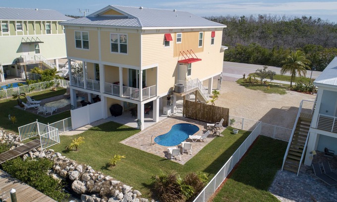 Marathon Cabin | RELAX AWAY- NEW 4BDRM W/40FT DOCK & PRIVATE POOL