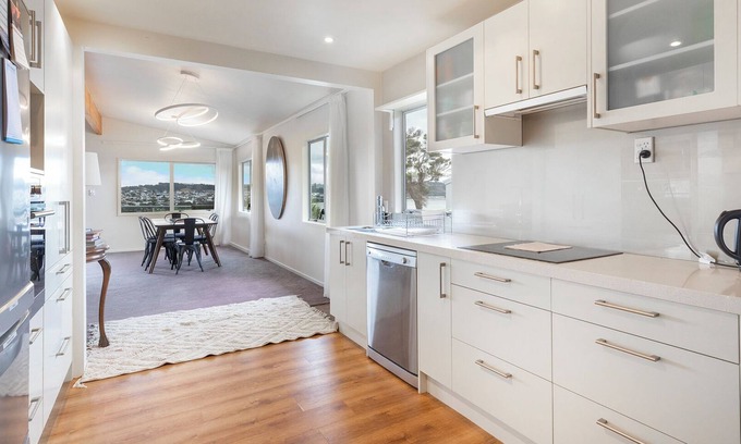 Snells Beach House | Relax Away - Snells Beach Holiday Home
