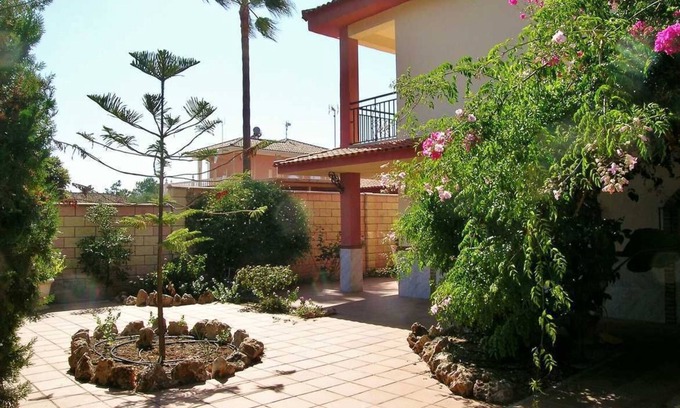 Lepe Ski Chalet | RELAX, BEACH, NATURE… !. INDEPENDENT CHALET WITH GARDEN, AIR CONDITION, WIFI.
