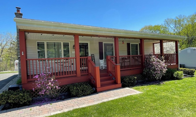 Lee House | Relax between your Berkshire adventures! Easy walk to town! Centrally located!