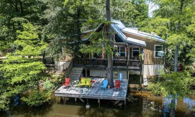Jefferson Cabin | Relax, Fish, Visit Historic Jefferson & Caddo Lake
