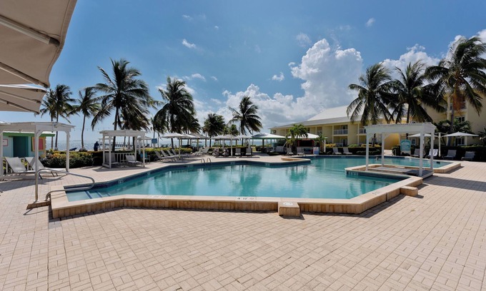 Crystal Harbour Apartment | Relax in 2 Oceanfront Suites w/Full Kitchen, Pool & Bar Access