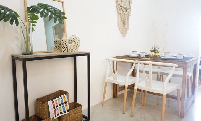 Kaunlaran Condo | Relax in a Tropical Themed Condo in QC (w/Netflix HD+Free Access to Pool & Gym)