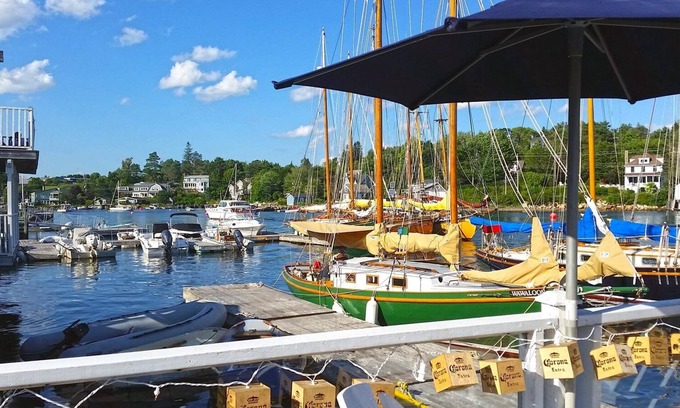 New Elm Cottage | Relax In Canada: A Lakeside Log Cottage Near Kejimkujik National Park
