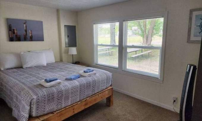 Warsaw Hotel | Relax in Guest House w/Full Kitchen, Living Area, and Fun Outdoor Activities