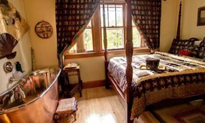 Birchwood Apartment | Relax in our Love At First Site (Yi Jian Zhong Qing) at The Cobblestone Bed & Breakfast
