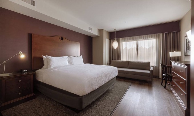 Parker Hotel | Relax in Style Close to Parker’s PACE Center & Outdoor Adventures