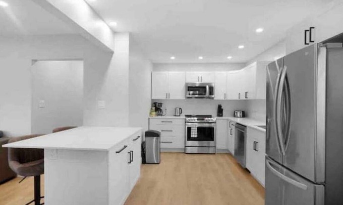 Peterborough House | Relax in Style: Modern Renovated Home in a Peaceful Tranquil Neighbourhood