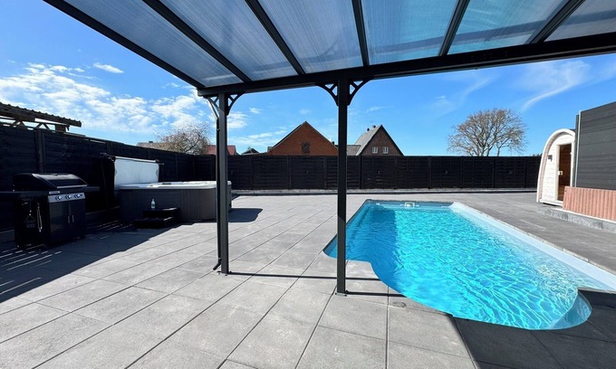 Neuborger House | Relax in the pool, whirlpool, sauna or wood-fired hot tub.